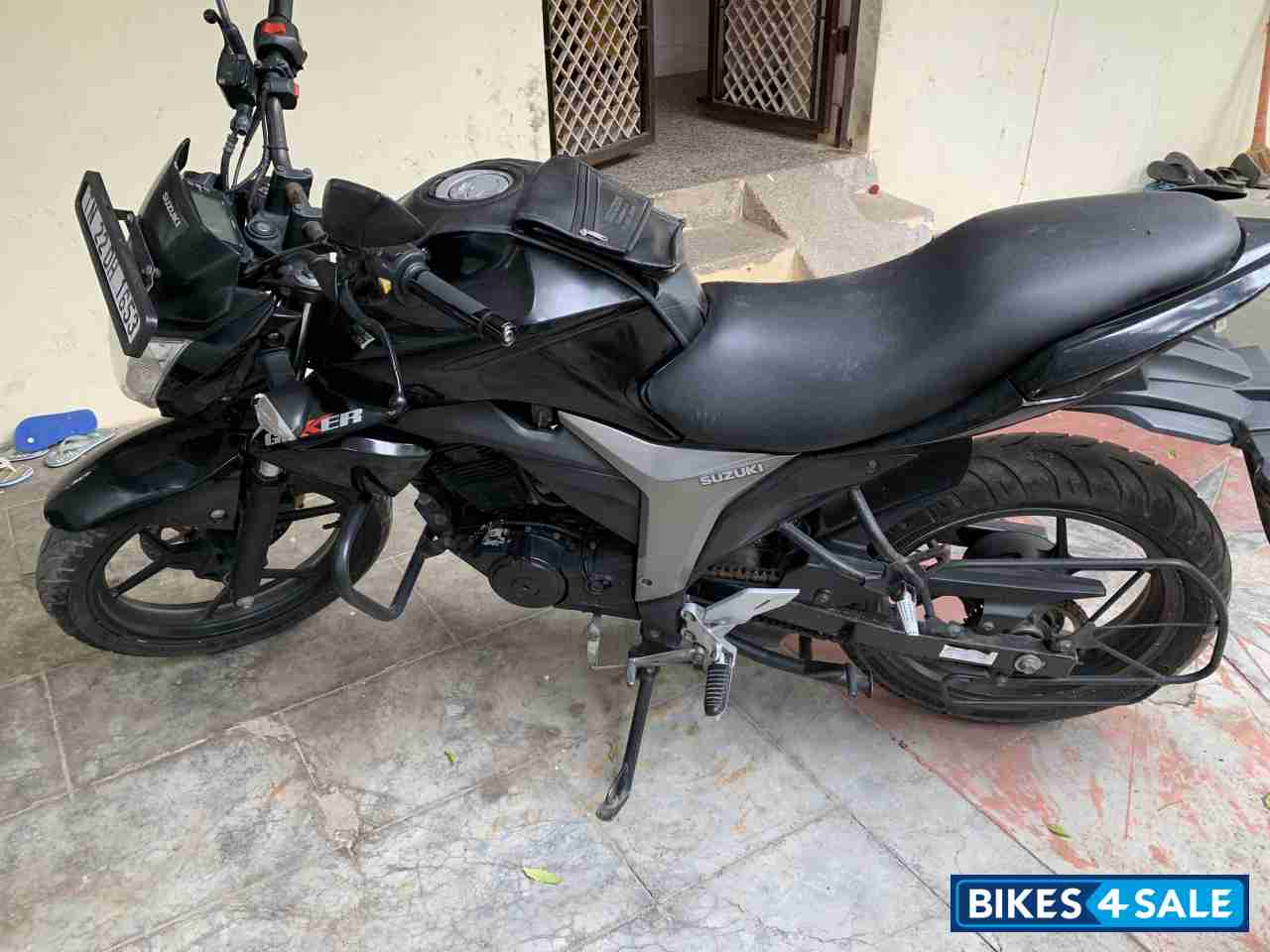Black Suzuki Gixxer 150