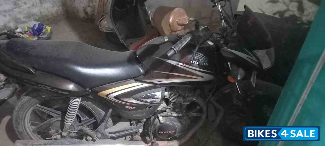 Brown Honda CB Shine