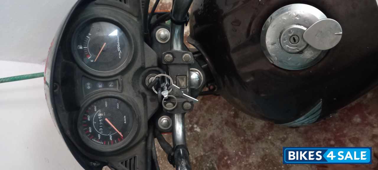 Brown Honda CB Shine