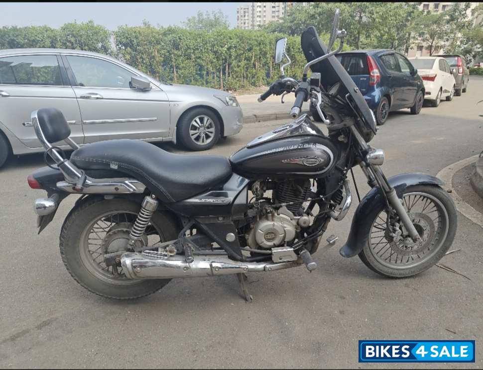 Black Bajaj Avenger Cruise 220