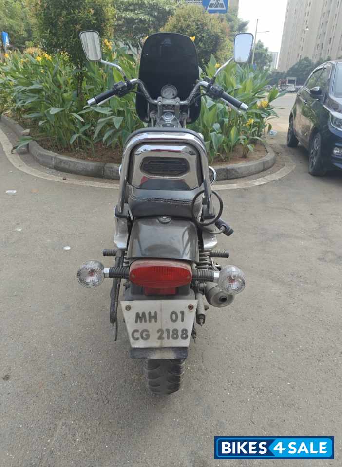 Black Bajaj Avenger Cruise 220