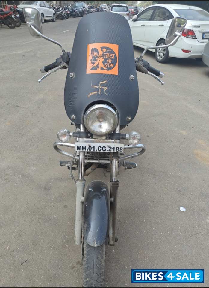 Black Bajaj Avenger Cruise 220