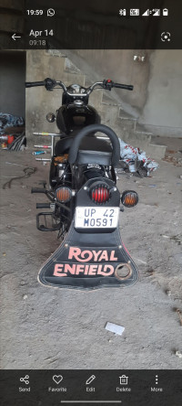 Black Royal Enfield Bullet Machismo 350 Old