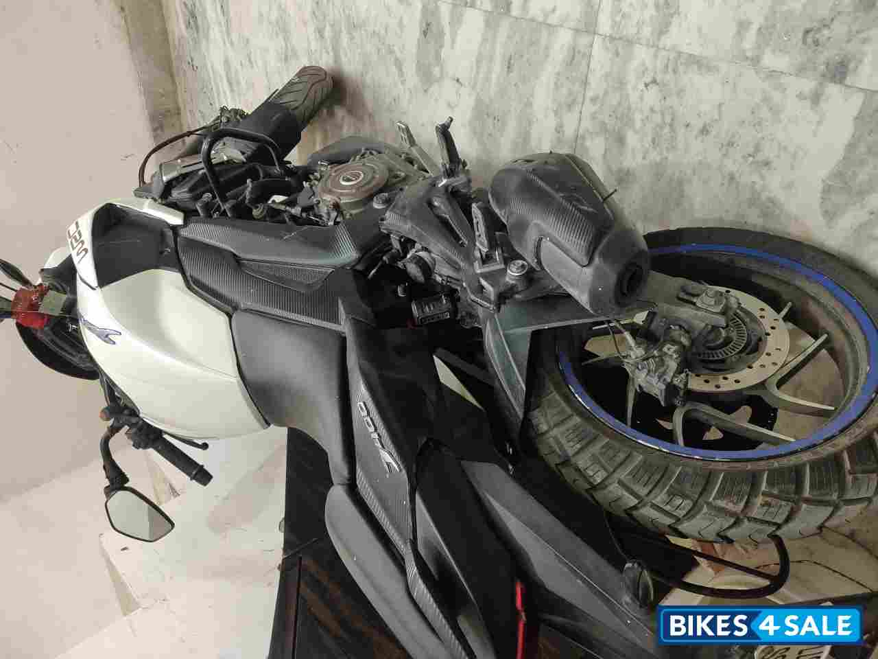 White Bajaj Dominar 400 ABS BS6