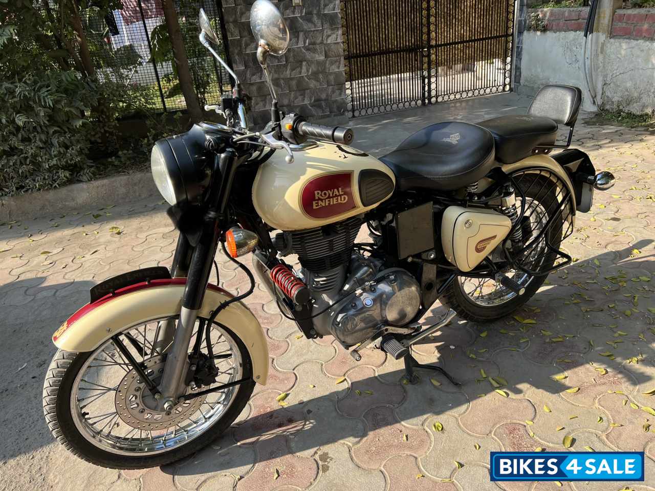 Tan Color Royal Enfield Classic 500 Tan Color Royal Enfield Classic 500