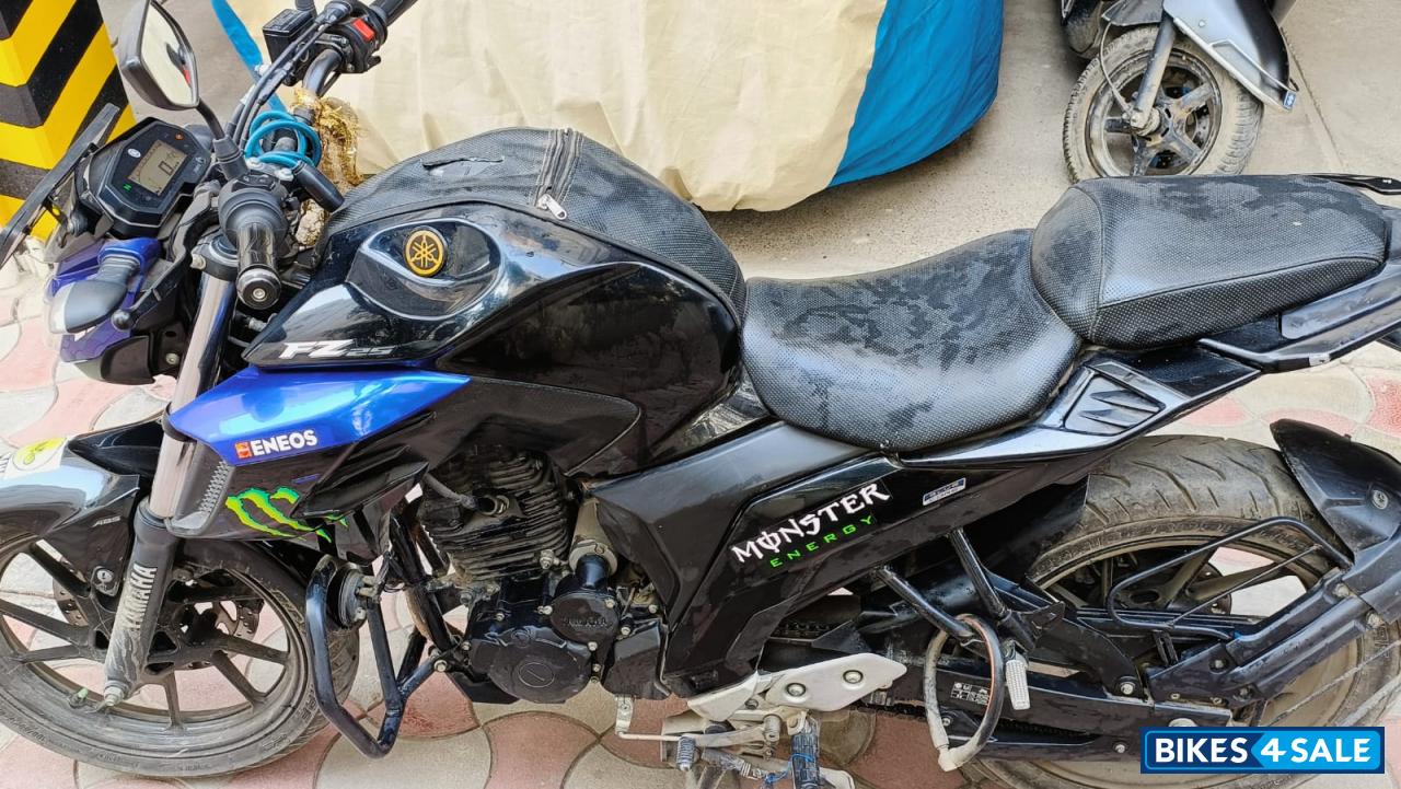Black Yamaha  FZ 25