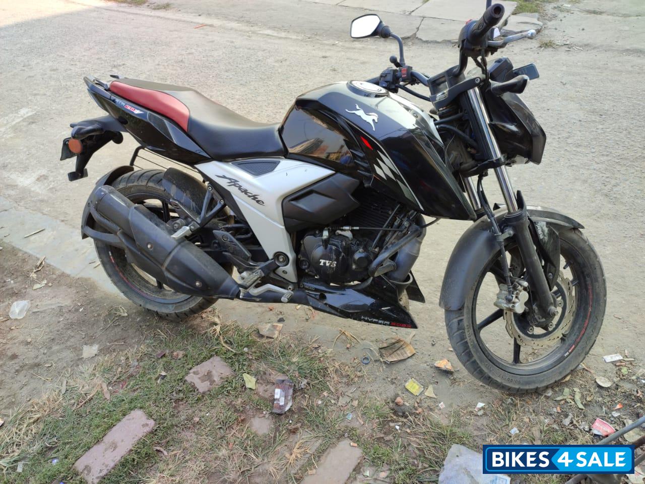 TVS Apache RTR 160 4V BS6