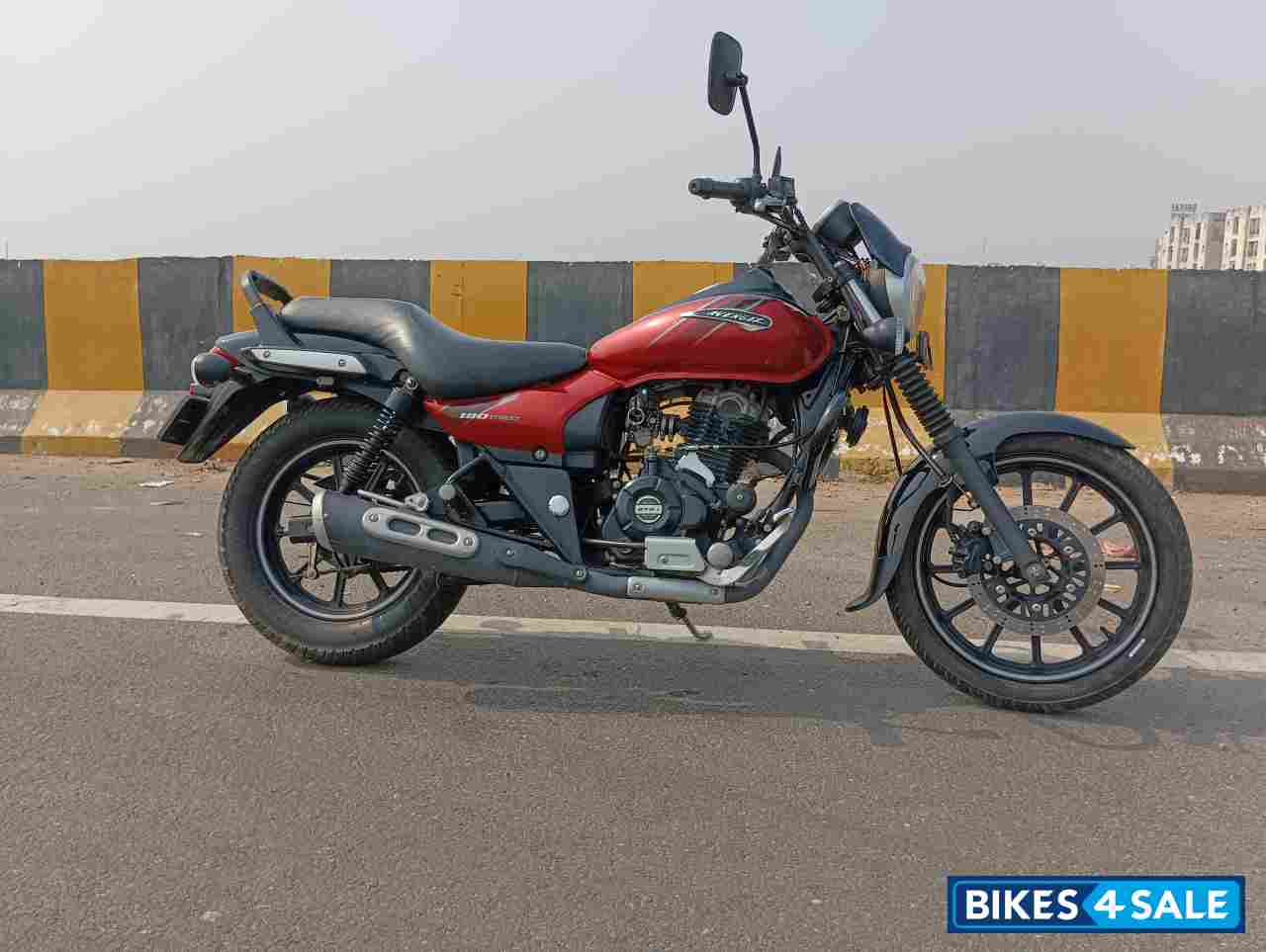 Bajaj Avenger Street 180