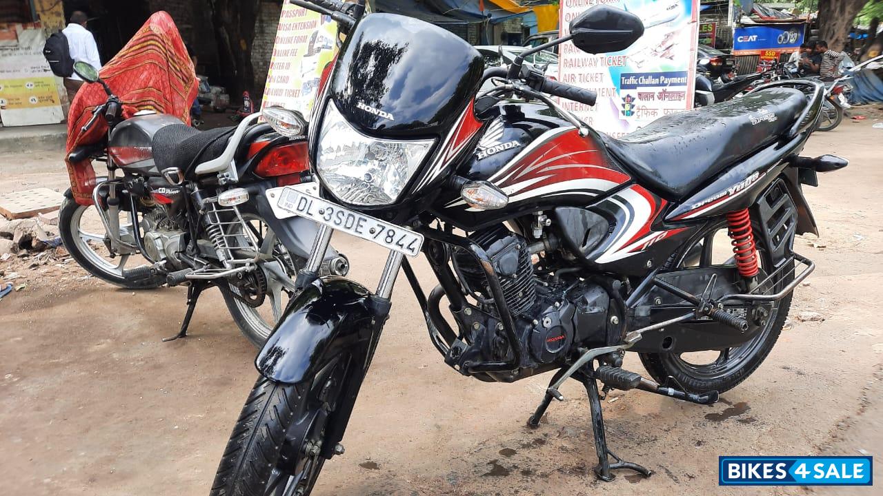 Black And Red Honda Dream Yuga