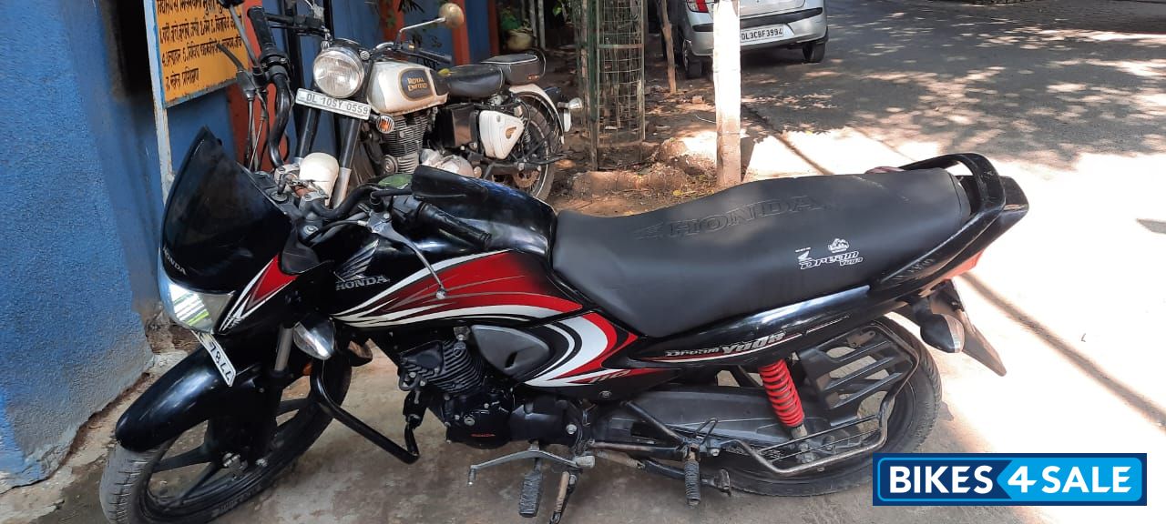 Black And Red Honda Dream Yuga