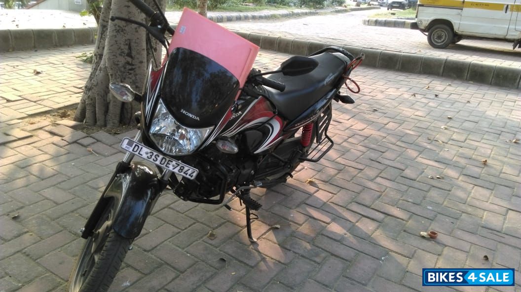 Black And Red Honda Dream Yuga