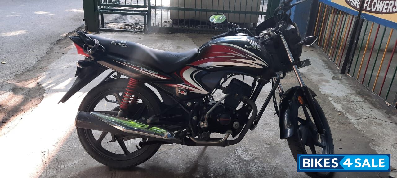Black And Red Honda Dream Yuga