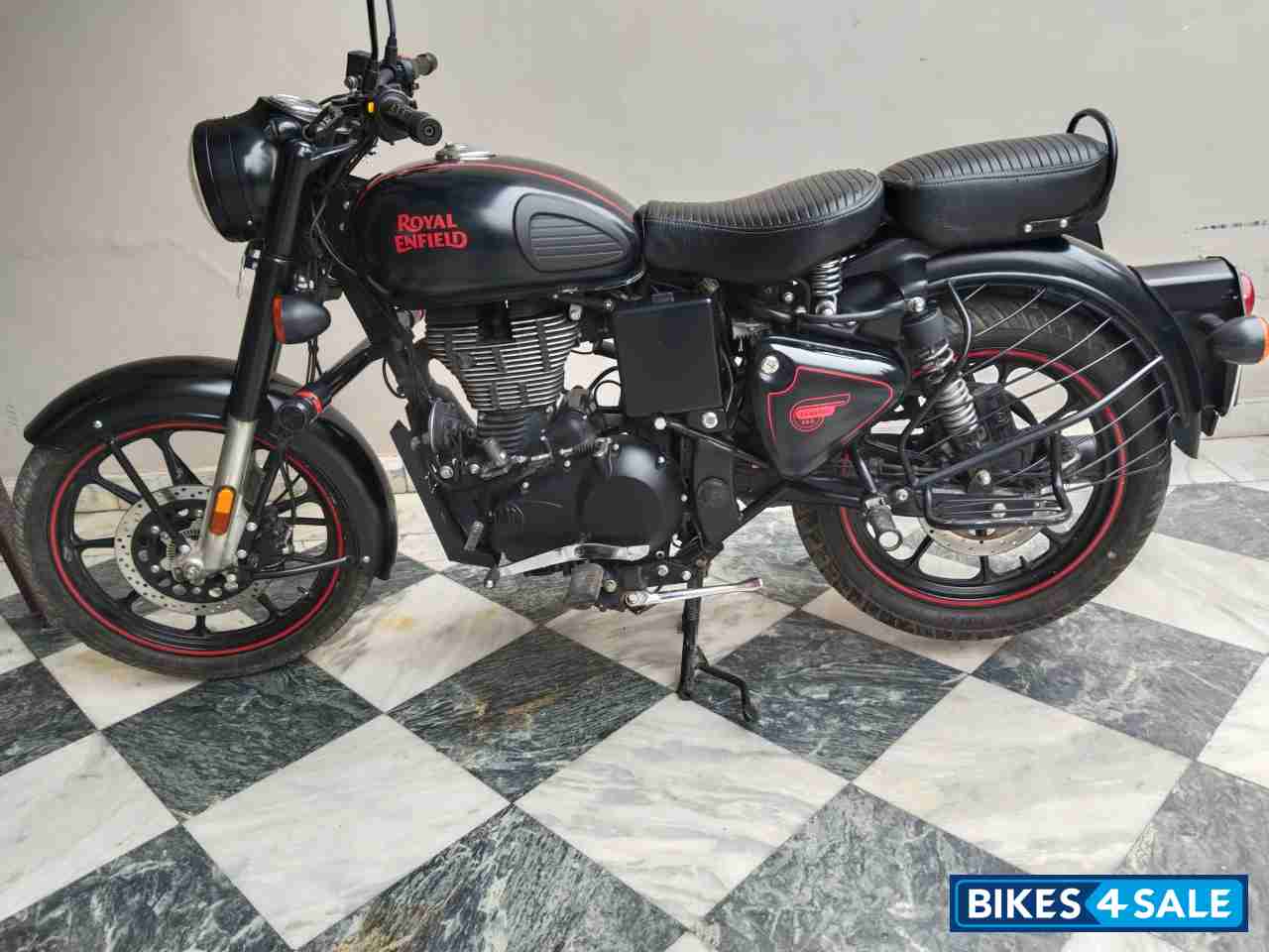 Black Royal Enfield Classic Stealth Black
