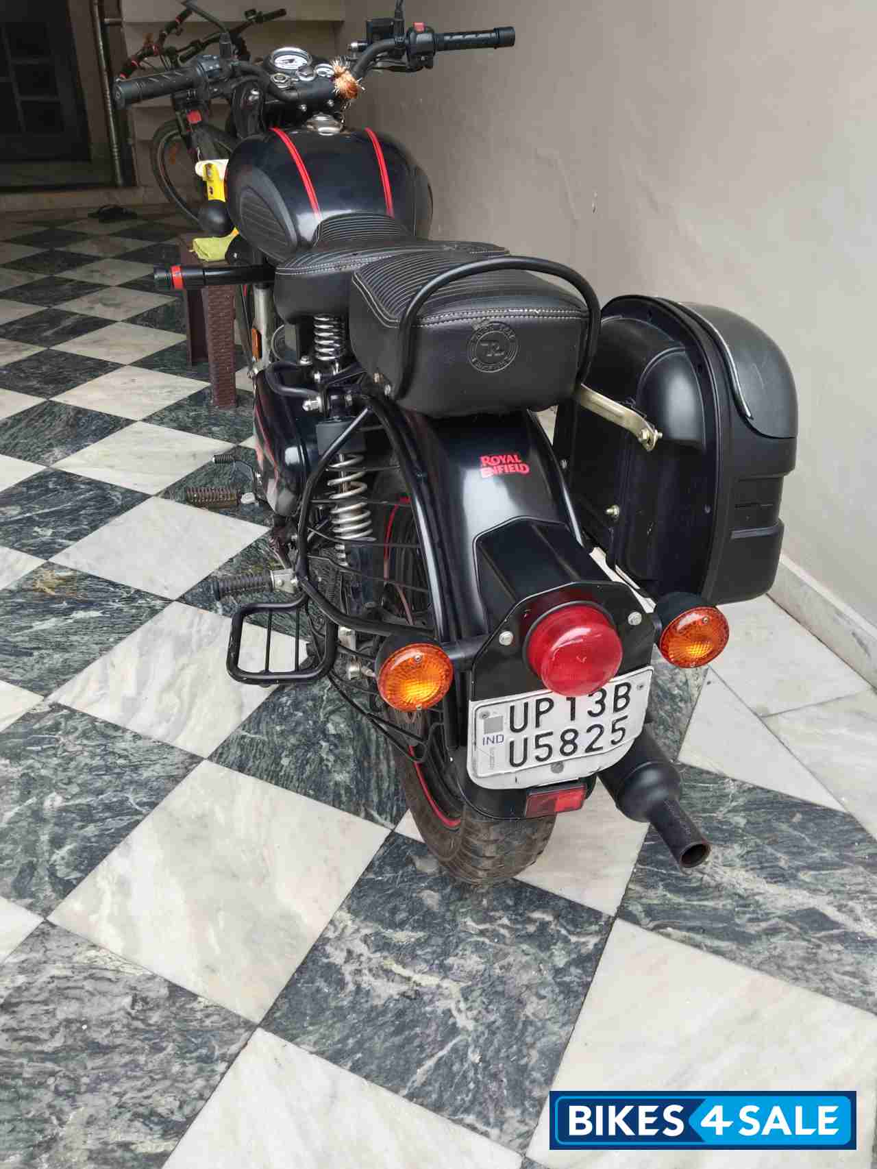 Black Royal Enfield Classic Stealth Black