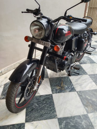 Black Royal Enfield Classic Stealth Black