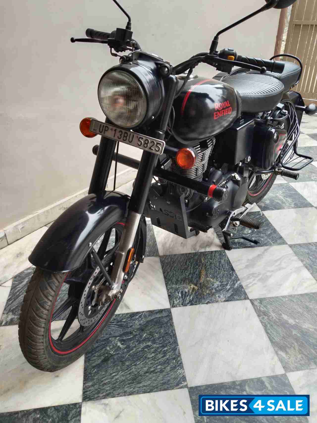 Black Royal Enfield Classic Stealth Black
