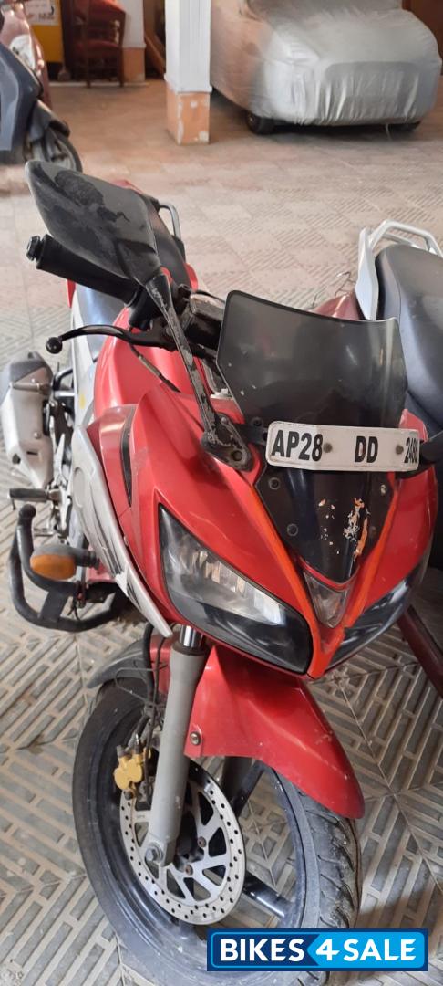 Red Yamaha Fazer FZ16ST