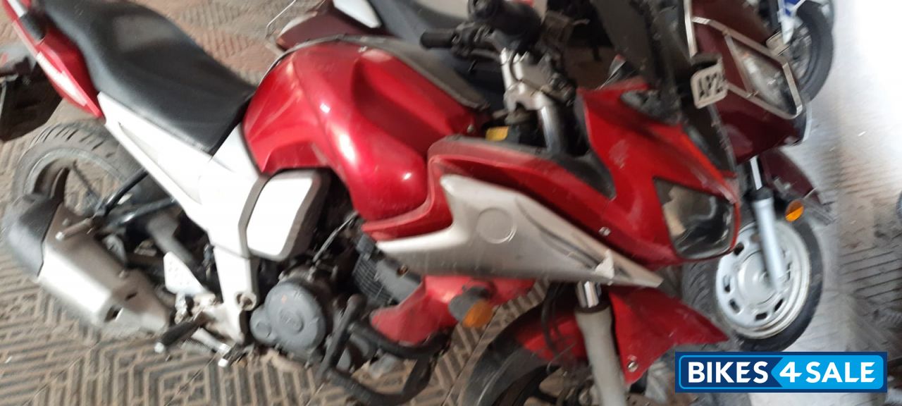 Red Yamaha Fazer FZ16ST