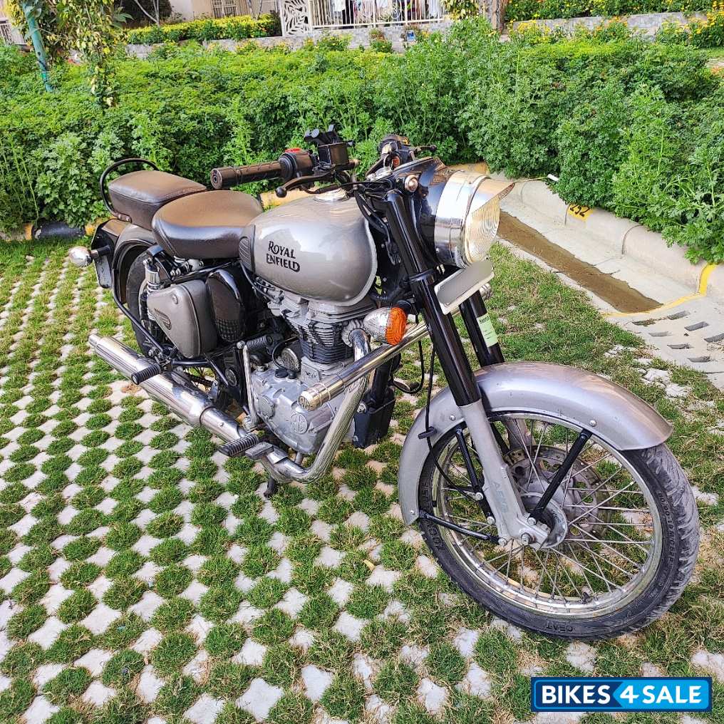 Gray Royal Enfield Classic Gunmetal Grey