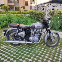 Gray Royal Enfield Classic Gunmetal Grey