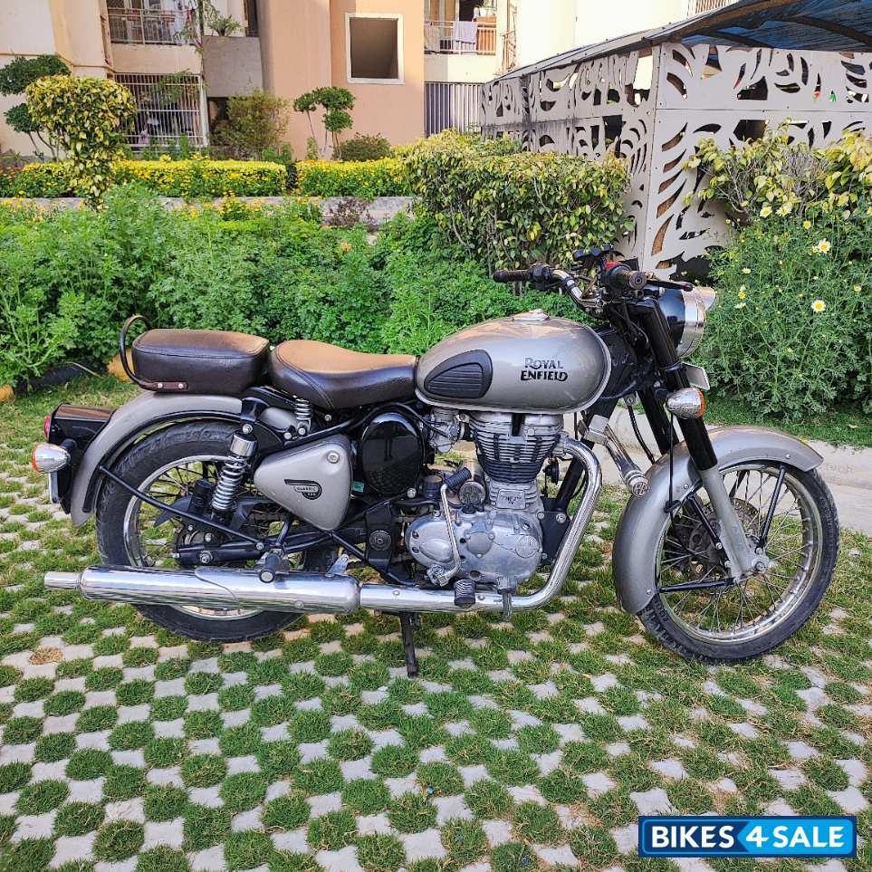 Gray Royal Enfield Classic Gunmetal Grey