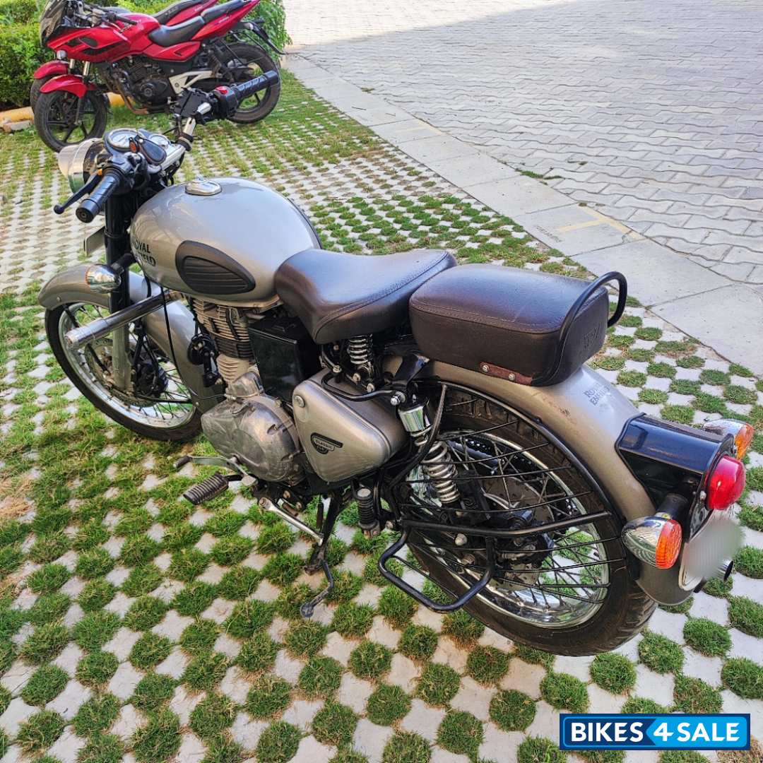 Gray Royal Enfield Classic Gunmetal Grey