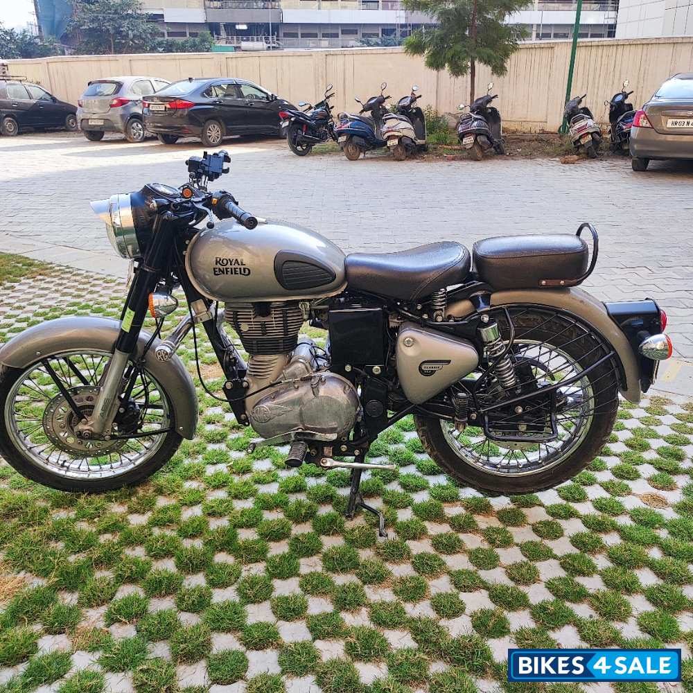 Gray Royal Enfield Classic Gunmetal Grey