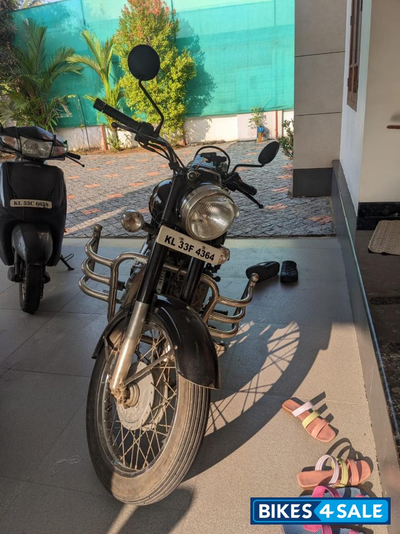 Black Royal Enfield Bullet Standard 350