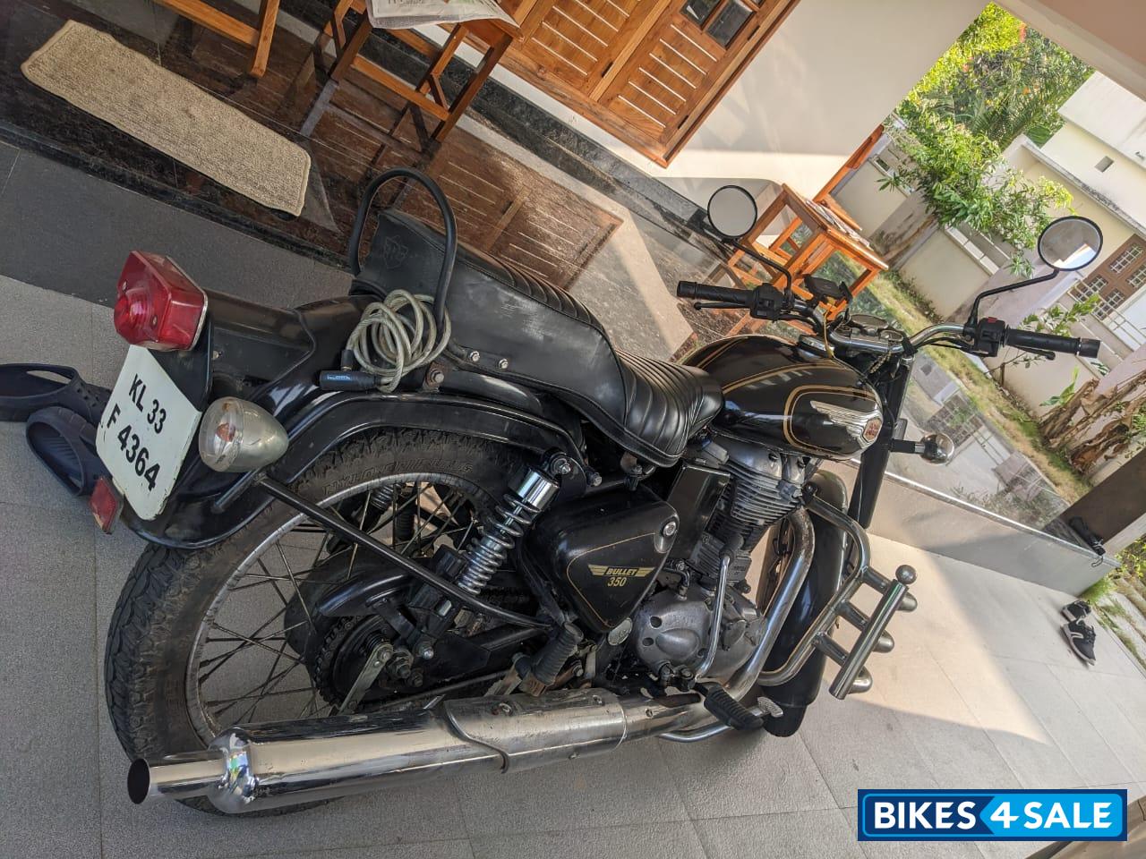 Black Royal Enfield Bullet Standard 350