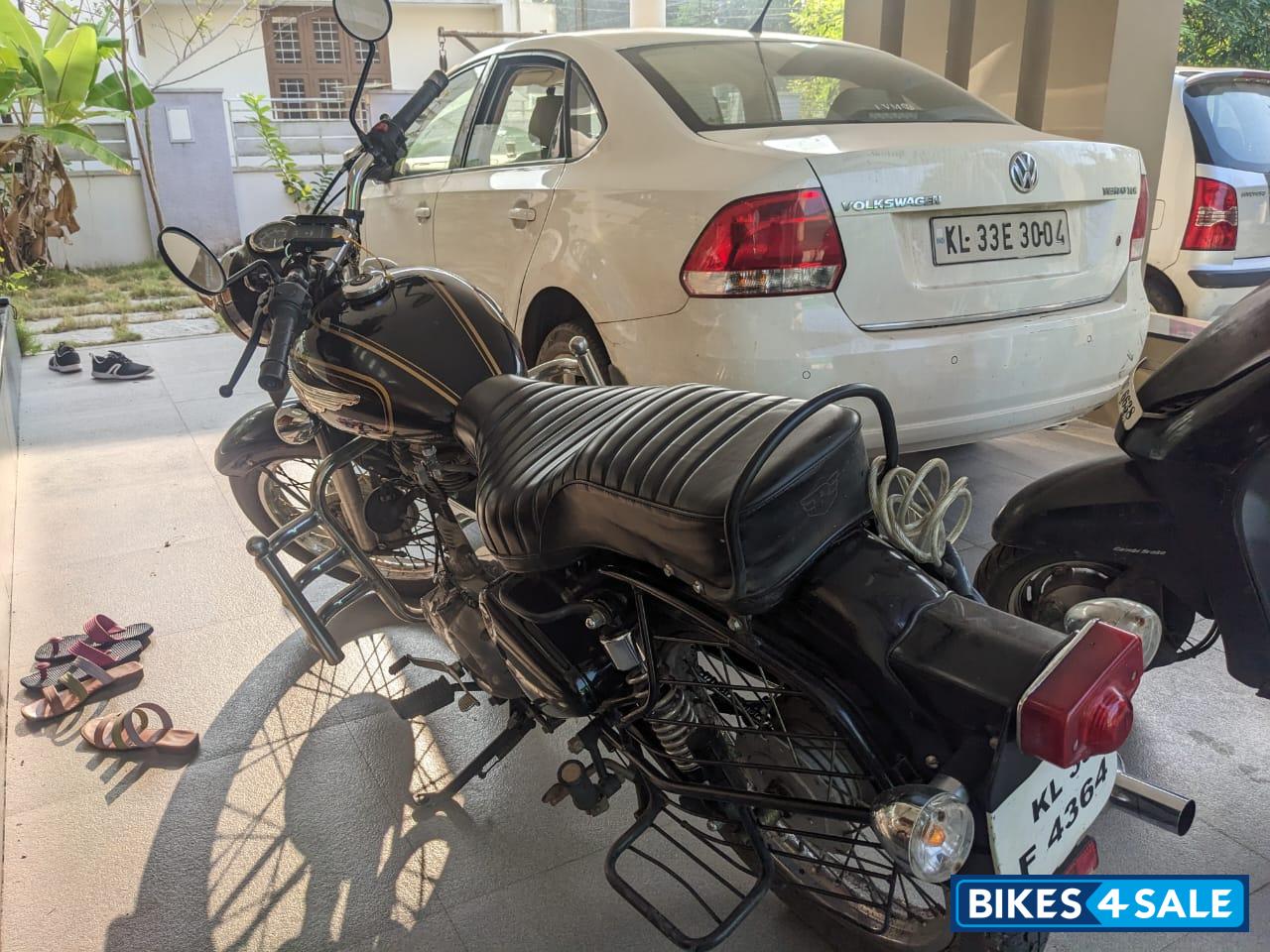Black Royal Enfield Bullet Standard 350