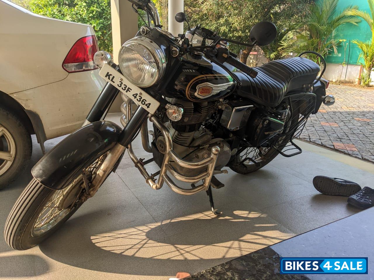 Black Royal Enfield Bullet Standard 350