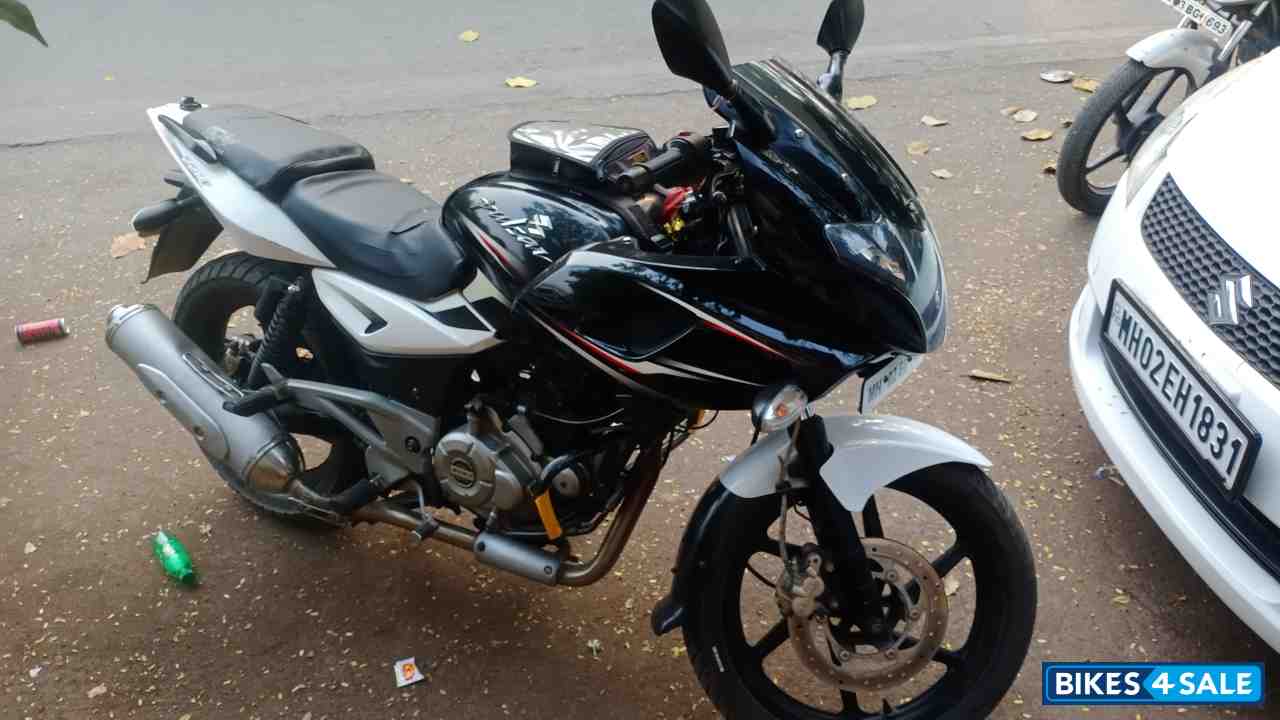 Black Nd White Bajaj Pulsar 220F
