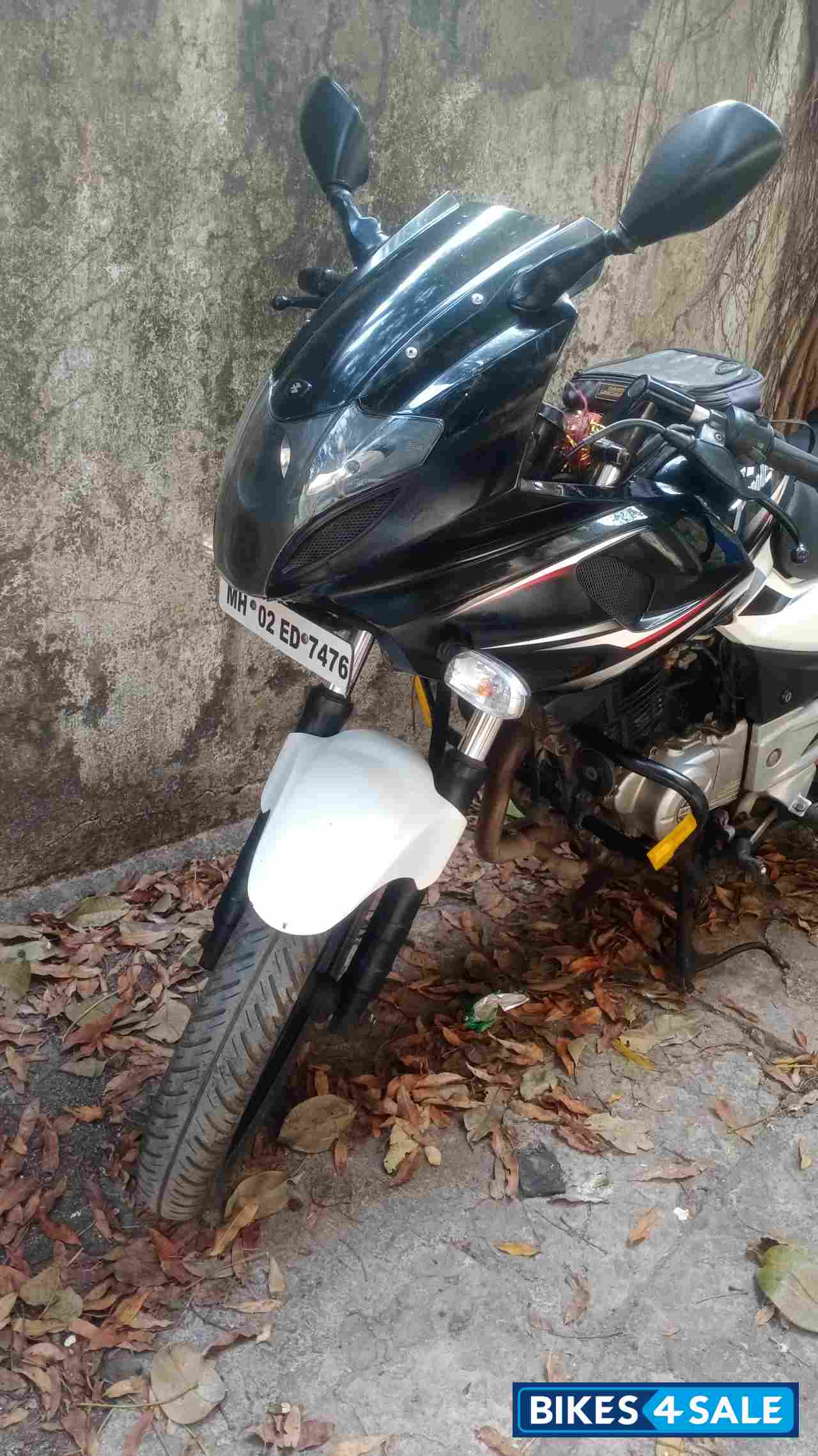 Black Nd White Bajaj Pulsar 220F