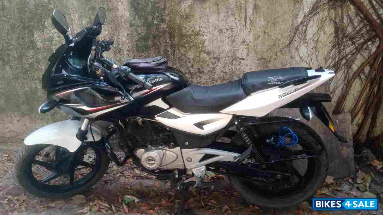 Black Nd White Bajaj Pulsar 220F