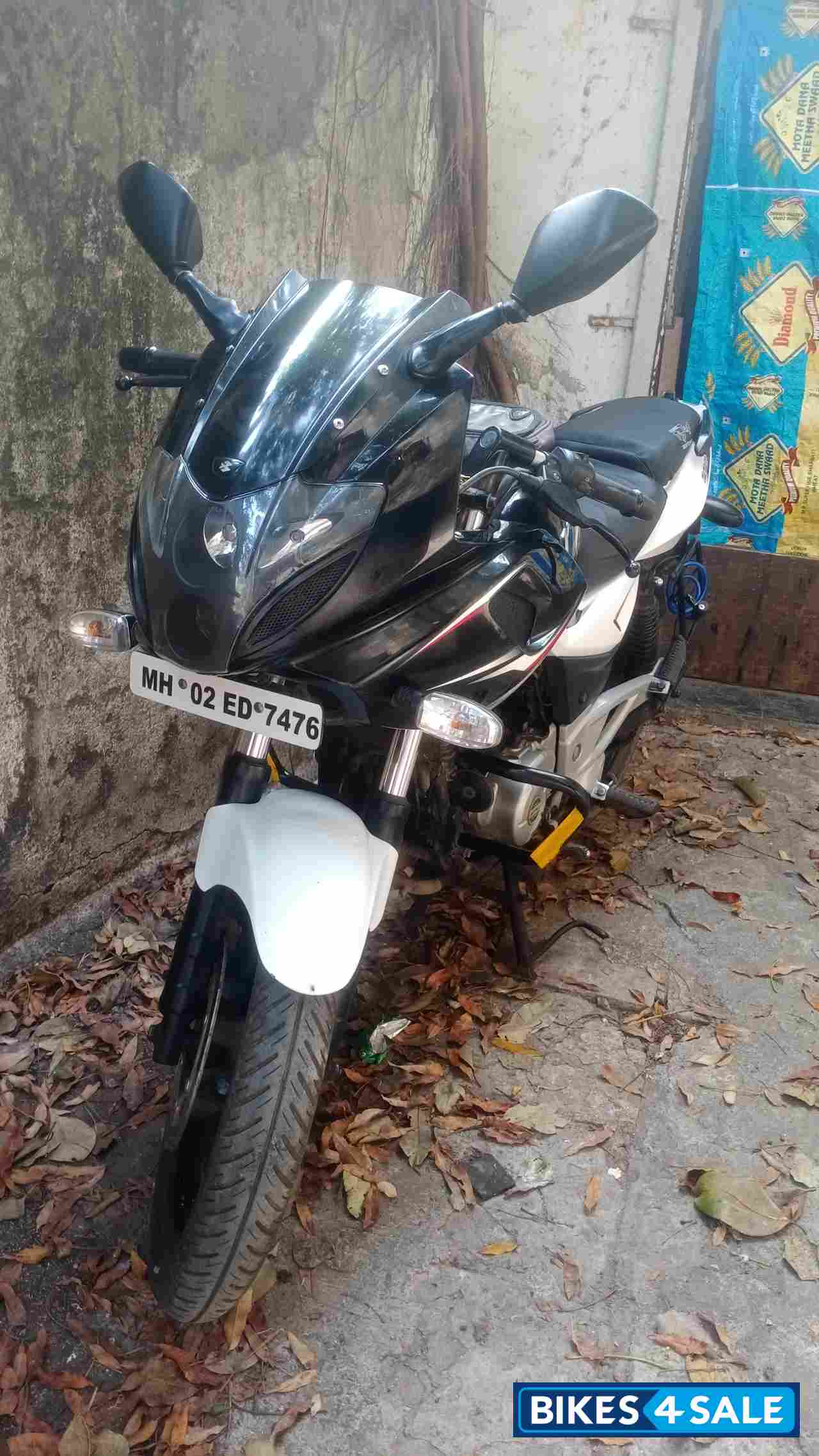 Black Nd White Bajaj Pulsar 220F
