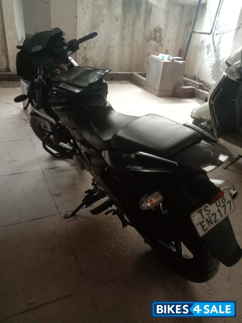 Black Bajaj Pulsar 220 DTSi