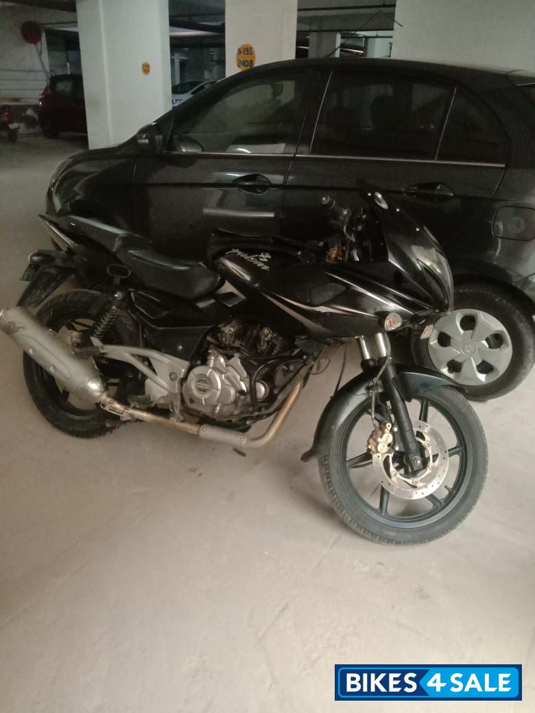 Black Bajaj Pulsar 220 DTSi