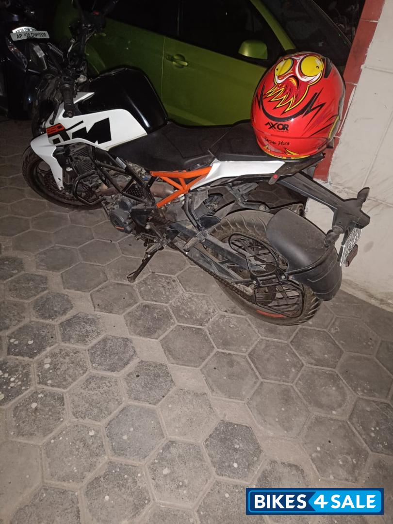 White KTM Duke 250