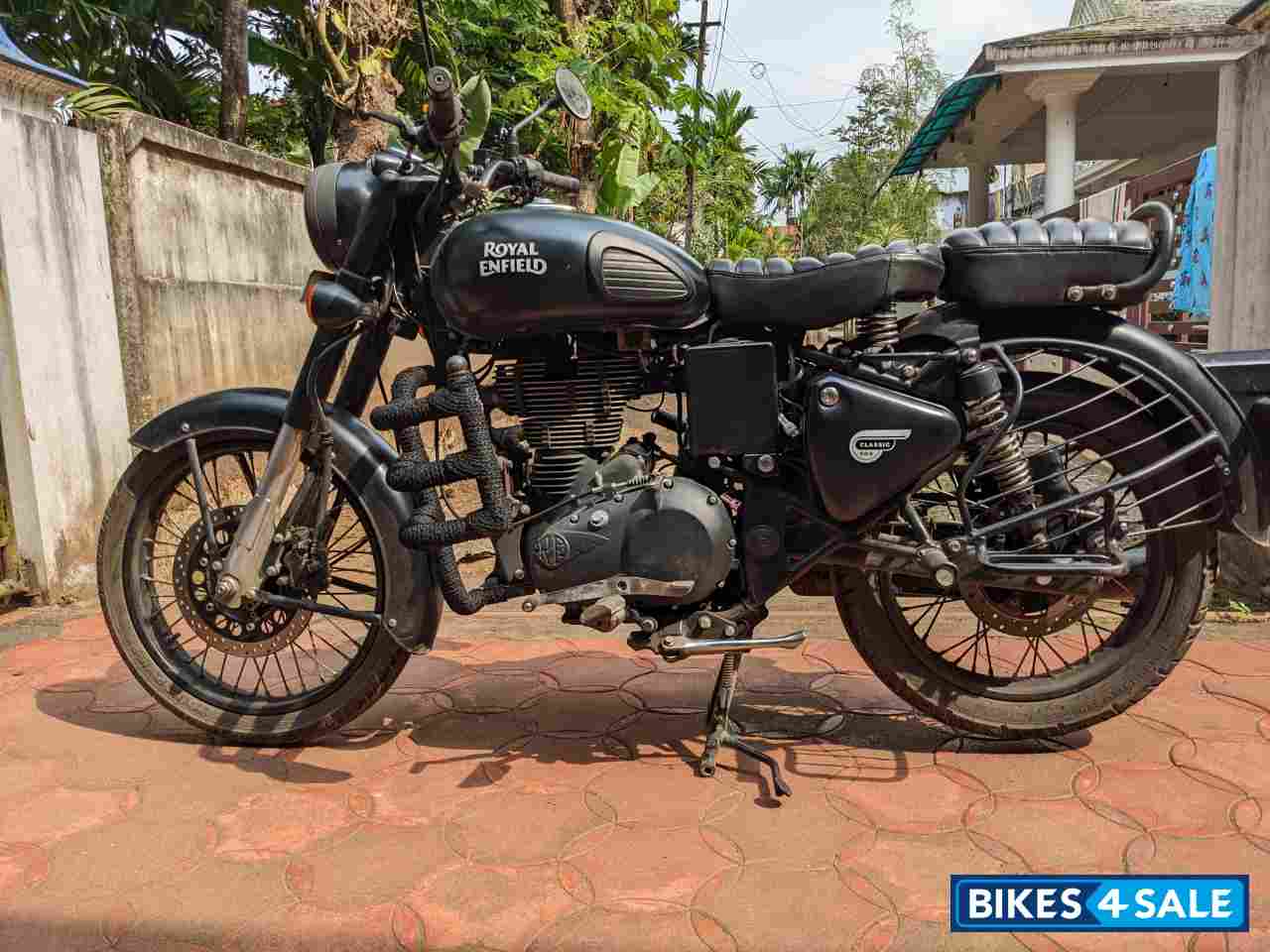 Royal Enfield Classic Stealth Black