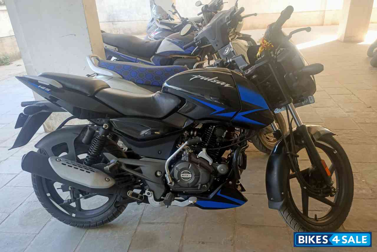 Bajaj Pulsar 125 Split Seat