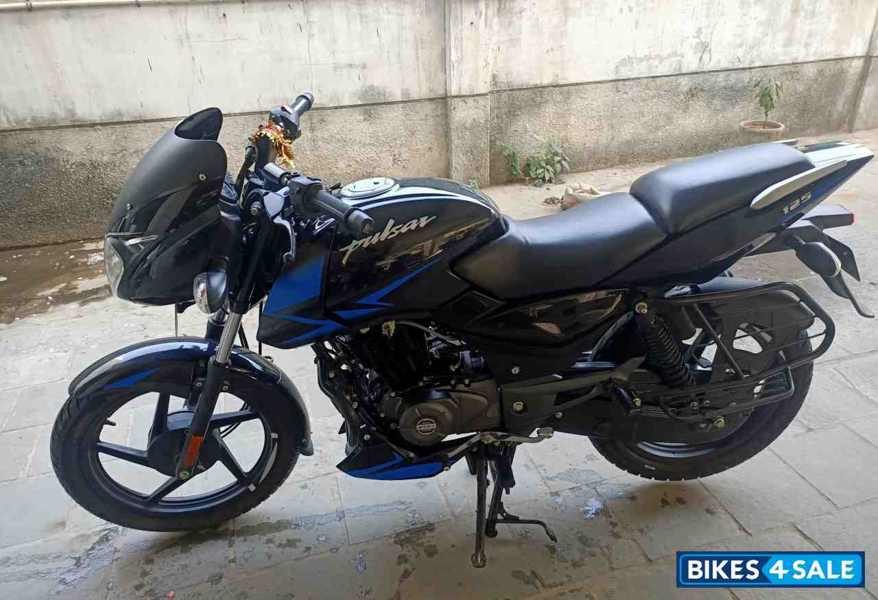 Bajaj Pulsar 125 Split Seat Bajaj Pulsar 125 Split Seat