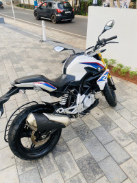 Pearl White BMW G 310 R