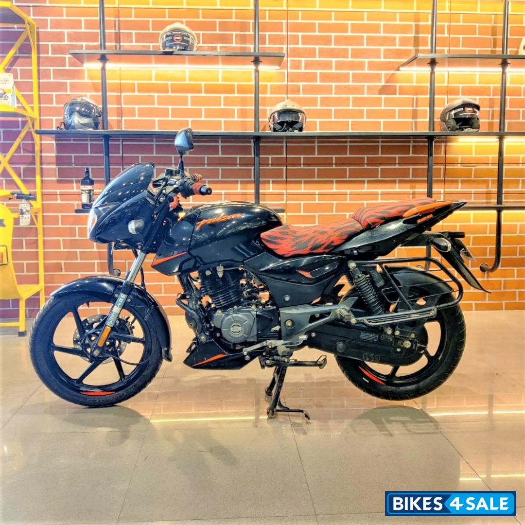 Bajaj Pulsar 125 Carbon Fibre Disc Split Seat