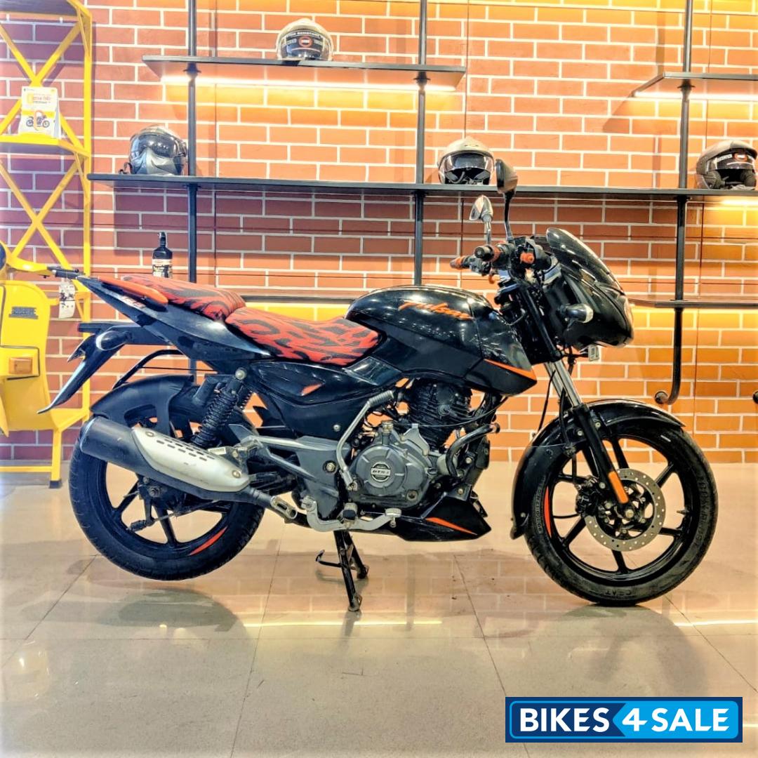 Bajaj Pulsar 125 Carbon Fibre Disc Split Seat