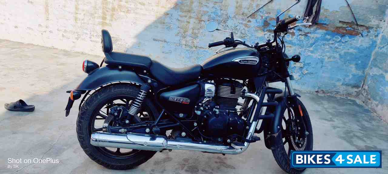 Stellar Black Royal Enfield Meteor 350 Stellar