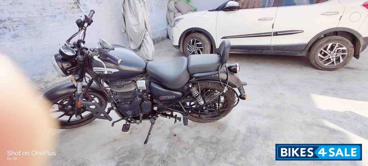 Stellar Black Royal Enfield Meteor 350 Stellar