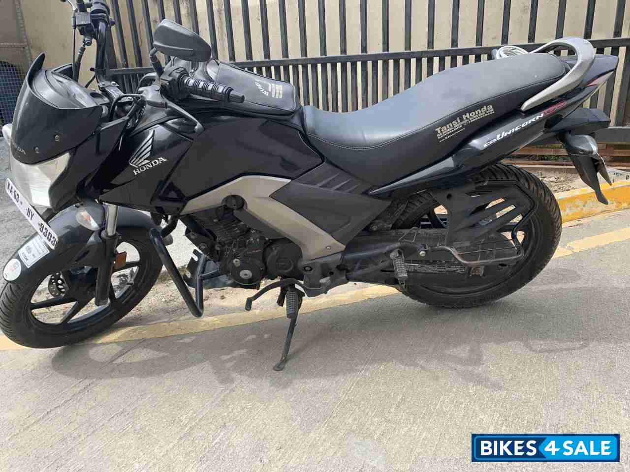 Black Honda CB Unicorn 160