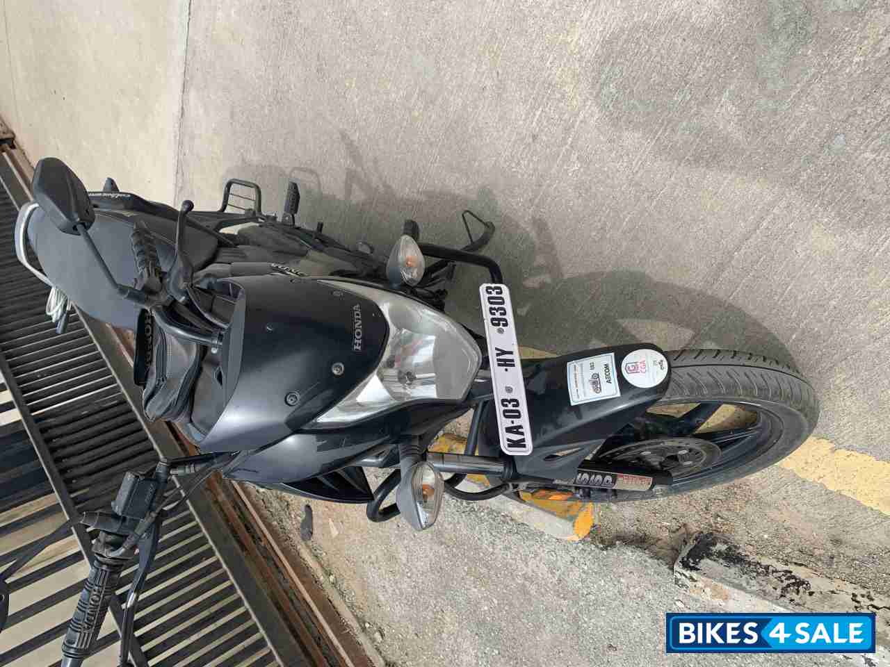 Black Honda CB Unicorn 160