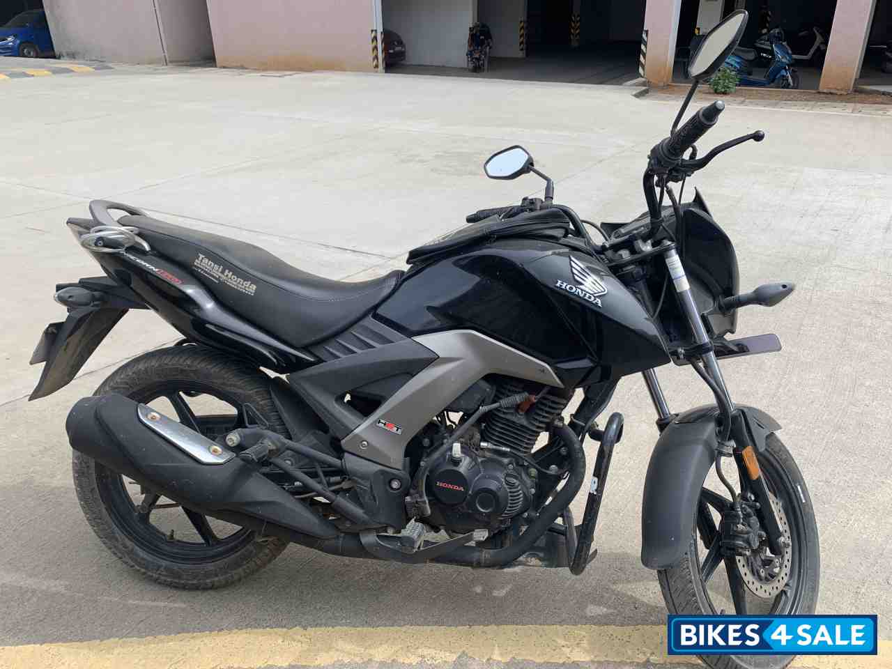 Black Honda CB Unicorn 160