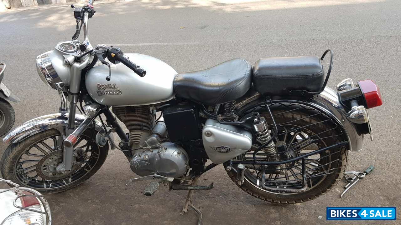 Silver Royal Enfield Bullet 350 Twinspark